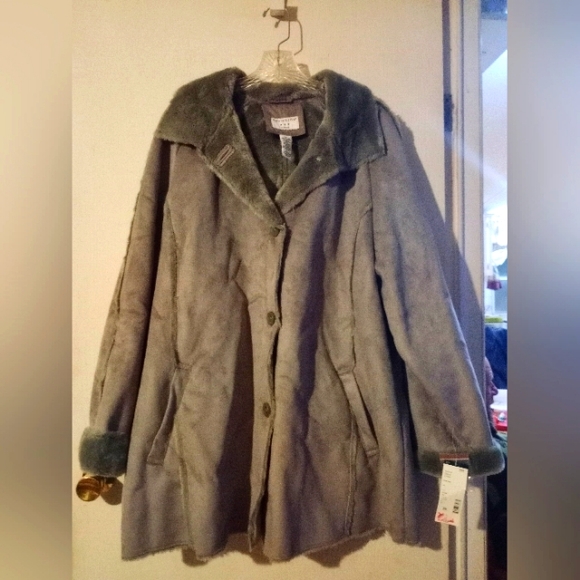 NWT Faux leather Coat w Faux Fur Lining sz.20w Light Gray - Picture 3 of 16